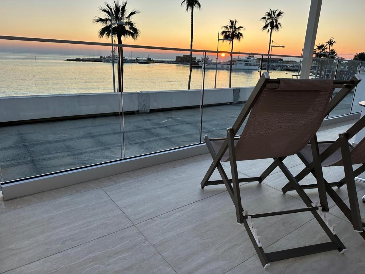 Harbour Lights Studio Apartments Paphos Eksteriør bilde