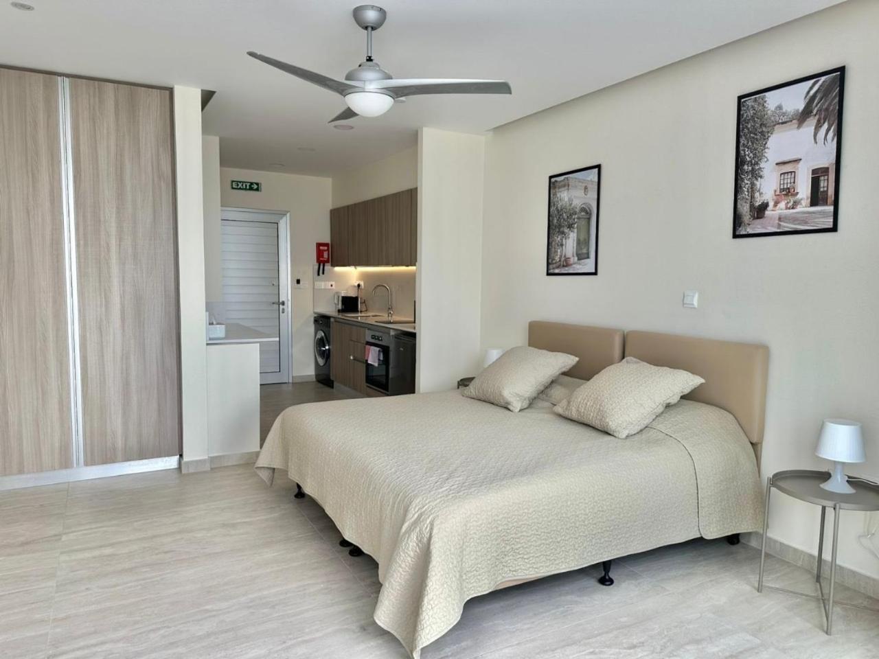 Harbour Lights Studio Apartments Paphos Eksteriør bilde
