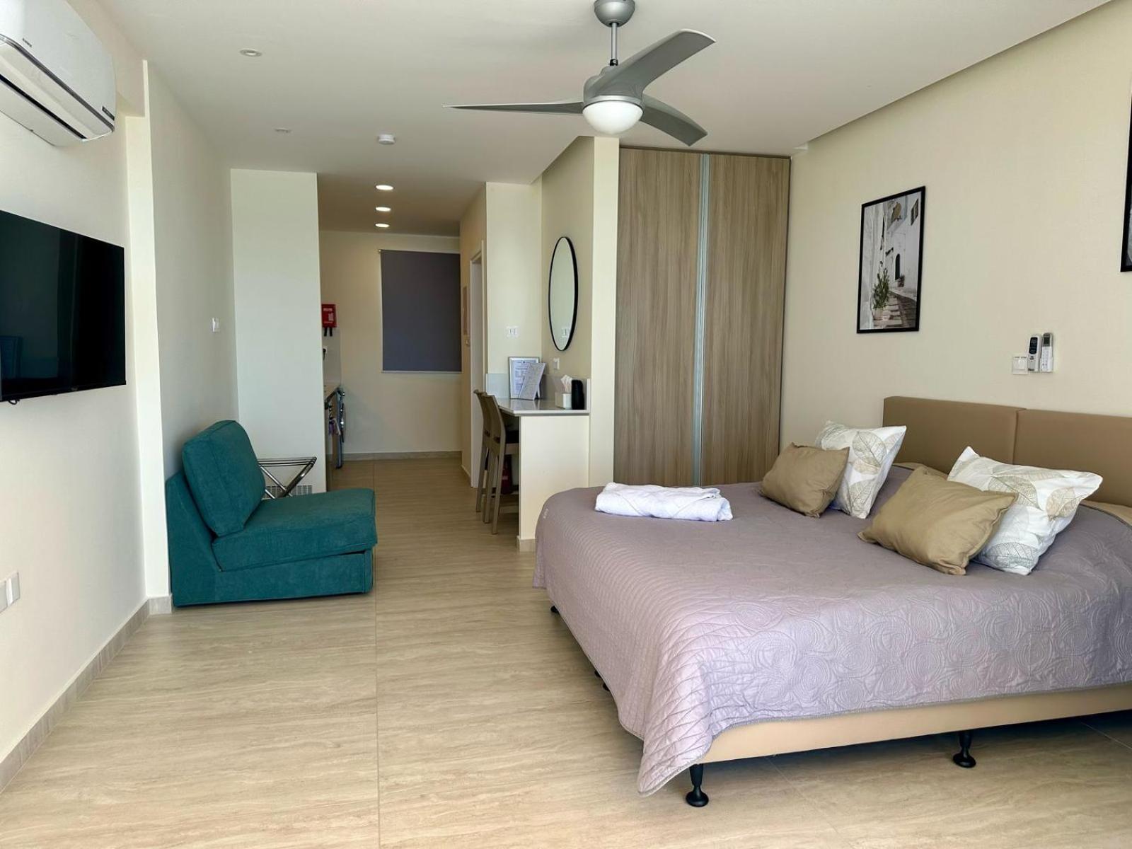 Harbour Lights Studio Apartments Paphos Eksteriør bilde