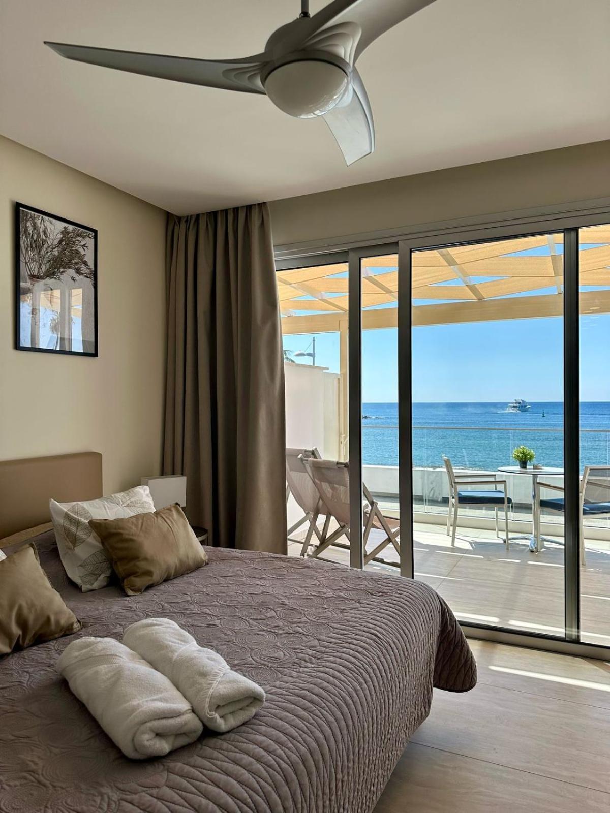 Harbour Lights Studio Apartments Paphos Eksteriør bilde
