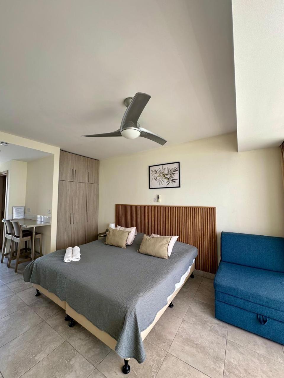 Harbour Lights Studio Apartments Paphos Eksteriør bilde